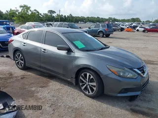 2017 Nissan Altima SR z VIN 1N4AL3AP0HC279569, wystawiony jako IAAI lot #42357608 z przebiegiem 92 950 mil mil oraz . Historia ofert i sprzedaży dostępna na DreamBid. Obrazek 1.