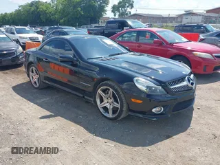 2011 Mercedes-Benz SL 550 z VIN WDBSK7BA2BF165550, wystawiony jako IAAI lot #42780449 z przebiegiem 117 339 mil mil oraz . Historia ofert i sprzedaży dostępna na DreamBid. Obrazek 1.