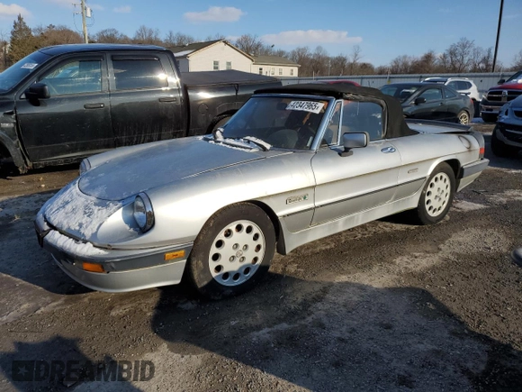 1986 Alfa Romeo Spider Veloce z VIN ZARBA5419G1040612, wystawiony jako Copart lot #42347965 z przebiegiem 84 485 mil mil oraz Czysty tytuł • Clean title. Historia ofert i sprzedaży dostępna na DreamBid. Obrazek 1.