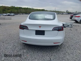 2019 Tesla Model 3 Mid Range z VIN 5YJ3E1EA5KF466517, wystawiony jako IAAI lot #40296116 z przebiegiem 66 509 mil mil oraz . Historia ofert i sprzedaży dostępna na DreamBid. Obrazek 17.