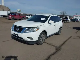 2015 Nissan Pathfinder Platinum with VIN 5N1AR2MM6FC656712, listed as a IAAI auction lot 41661724 with 164,013 mi miles. Bid and sale history available at carsss.com. Image 2.