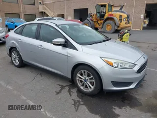 2015 Ford Focus SE z VIN 1FADP3F21FL218369, wystawiony jako IAAI lot #42126986 z przebiegiem 99 844 mil mil oraz . Historia ofert i sprzedaży dostępna na DreamBid. Obrazek 1.