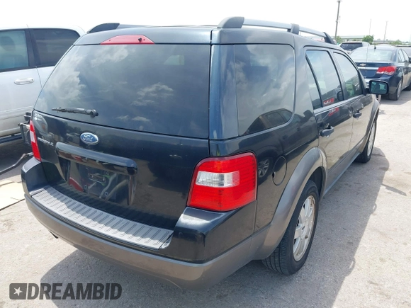 2005 Ford Freestyle SE z VIN 1FMZK01155GA31022, wystawiony jako IAAI lot #42042252 z przebiegiem 138 615 mil mil oraz . Historia ofert i sprzedaży dostępna na DreamBid. Obrazek 4.