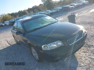 2005 Volvo S80 with VIN YV1TS592051395169, listed as a IAAI auction lot 41202944 with 187,072 mi miles. Bid and sale history available at carsss.com. Image 1.