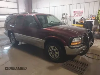 2001 GMC Jimmy SLE with VIN 1GKDT13W712195040, listed as a IAAI auction lot 41710729 with 189,584 mi miles. Bid and sale history available at carsss.com. Image 1.