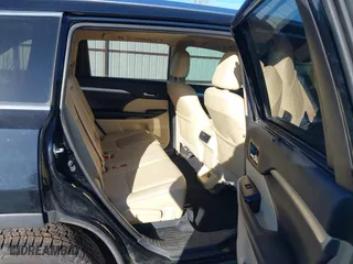 2019 Toyota Highlander SE with VIN 5TDJZRFH3KS580338, listed as a IAAI auction lot 41736059 with 128,487 mi miles. Bid and sale history available at carsss.com. Image 8.