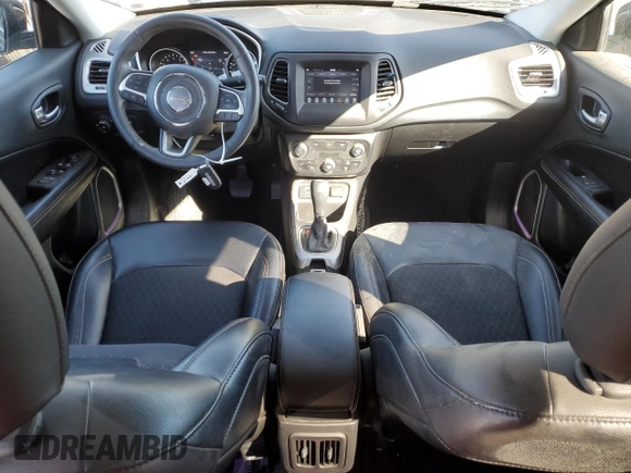 2019 Jeep Compass Latitude z VIN 3C4NJCBB7KT658181, wystawiony jako Copart lot #51850085 z przebiegiem 56 235 mil mil oraz Szkoda całkowita • Salvage title. Historia ofert i sprzedaży dostępna na DreamBid. Obrazek 8.