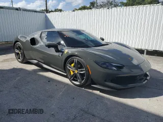 2023 Ferrari 296 GTB z VIN ZFF99SLA3P0294907, wystawiony jako Copart lot #79018584 z przebiegiem 2504 mil mil oraz Tytuł czysty. Historia ofert i sprzedaży dostępna na DreamBid. Obrazek 4.