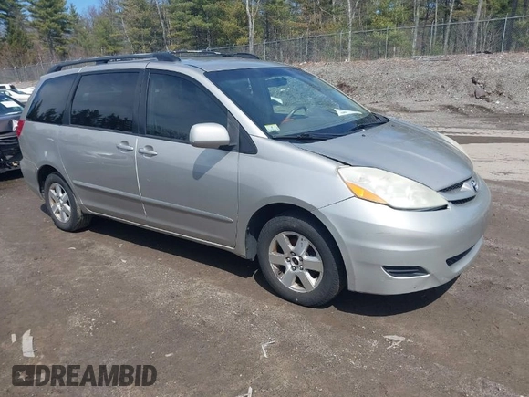 2008 Toyota Sienna XLE with VIN 5TDZK22C18S178979, listed as a IAAI auction lot 42024980 with 202,865 mi miles. Bid and sale history available at carsss.com. Image 1.