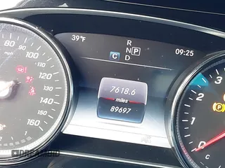 2018 Mercedes-Benz E-Class E 300 with VIN WDDZF4JB0JA299018, listed as a IAAI auction lot 41364406 with 89,697 mi miles. Bid and sale history available at carsss.com. Image 16.