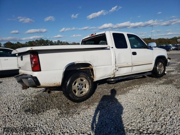 2006 Chevrolet Silverado 1500 LT1 with VIN 1GCEC19Z06Z214933, listed as a Copart auction lot 81550044 with 101,253 mi miles and Salvage Title. Bid and sale history available at carsss.com. Image 3.