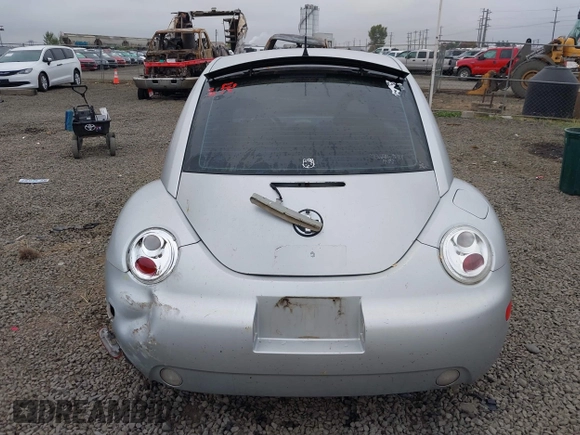 2001 Volkswagen Beetle GLX z VIN 3VWDD21C61M420884, wystawiony jako IAAI lot #40501130 z przebiegiem 179 868 mil mil oraz . Historia ofert i sprzedaży dostępna na DreamBid. Obrazek 16.