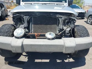 2008 Jeep Wrangler Unlimited X с VIN 1J4GA39198L547328, выставлен на аукционе IAAI как лот 42288915 с пробегом 175 015 миль миль и . История ставок и продаж доступна на DreamBid. Изображение 6.