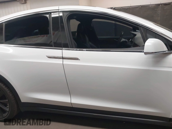 2020 Tesla Model X Long Range with VIN 5YJXCDE22LF305223, listed as a IAAI auction lot 41989862 with 48,309 mi miles. Bid and sale history available at carsss.com. Image 13.