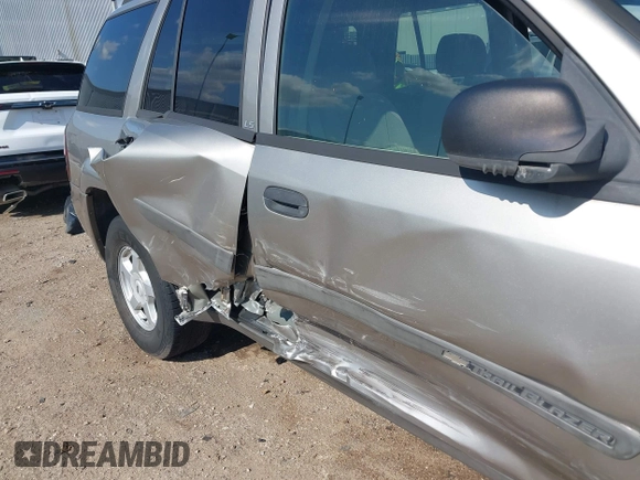 2003 Chevrolet TrailBlazer LS with VIN 1GNDS13S732225286, listed as a IAAI auction lot 42091982 with 283,517 mi miles. Bid and sale history available at carsss.com. Image 6.