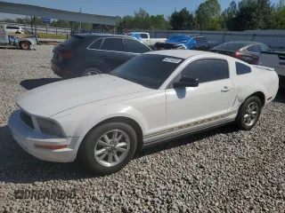 2008 Ford Mustang Deluxe z VIN 1ZVHT80N185175504, wystawiony jako Copart lot #52110325 z przebiegiem 180 377 mil mil oraz Szkoda całkowita • Salvage title. Historia ofert i sprzedaży dostępna na DreamBid. Obrazek 1.