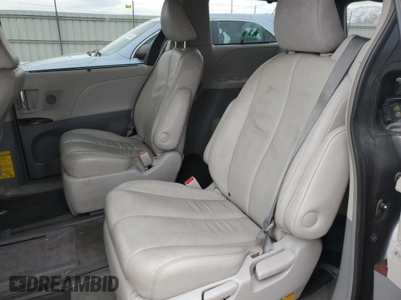 2013 Toyota Sienna XLE z VIN 5TDDK3DC1DS050345, wystawiony jako Copart lot #49737225 z przebiegiem 125 247 mil mil oraz Szkoda całkowita • Salvage title. Historia ofert i sprzedaży dostępna na DreamBid. Obrazek 10.