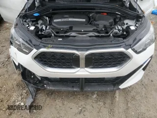 2025 BMW X2 xDrive28i with VIN WBX63GM0XS5085930, listed as a Copart auction lot 44300815 with 8,157 mi miles and Salvage Title. Bid and sale history available at carsss.com. Image 12.