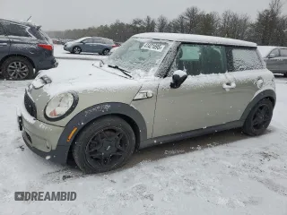 2008 MINI Hardtop S with VIN WMWMF73518TT91635, listed as a Copart auction lot 41421695 with 124,385 mi miles and Clean Title. Bid and sale history available at DreamBid. Image 1.