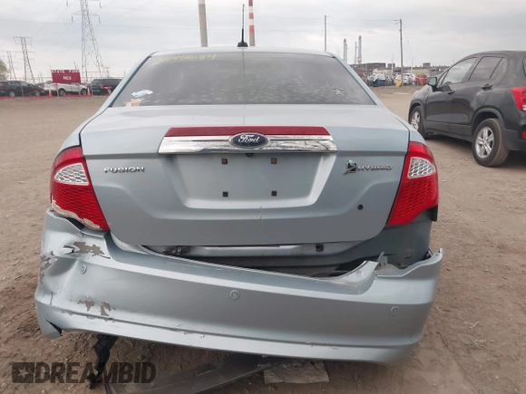 2010 Ford Fusion Hybrid z VIN 3FADP0L36AR200035, wystawiony jako IAAI lot #42145684 z przebiegiem 142 137 mil mil oraz . Historia ofert i sprzedaży dostępna na DreamBid. Obrazek 16.