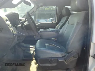 2015 Ford F-350 Platinum z VIN 1FT8W3BT2FEA57290, wystawiony jako Copart lot #59481665 z przebiegiem 353 066 mil mil oraz Szkoda całkowita • Salvage title. Historia ofert i sprzedaży dostępna na DreamBid. Obrazek 7.