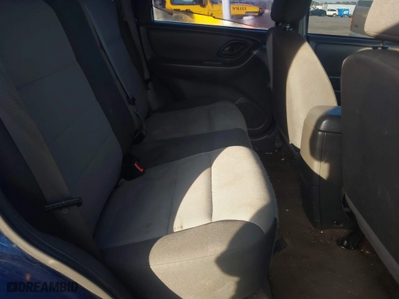 2007 Ford Escape XLS with VIN 1FMYU02Z37KB37995, listed as a IAAI auction lot 41641769 with 199,045 mi miles. Bid and sale history available at carsss.com. Image 8.