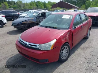 2009 Ford Focus SE z VIN 1FAHP35N89W153231, wystawiony jako IAAI lot #42353634 z przebiegiem 119 297 mil mil oraz . Historia ofert i sprzedaży dostępna na DreamBid. Obrazek 2.