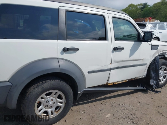 2007 Dodge Nitro SXT z VIN 1D8GU28K87W652037, wystawiony jako IAAI lot #42172950 z przebiegiem 172 487 mil mil oraz . Historia ofert i sprzedaży dostępna na DreamBid. Obrazek 6.