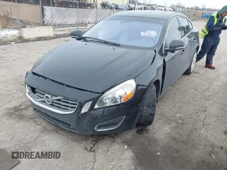 2013 Volvo S60 T5 with VIN YV1612FHXD2186540, listed as a IAAI auction lot 41428794 with 116,873 mi miles. Bid and sale history available at carsss.com. Image 2.