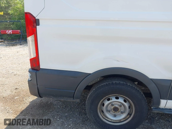 2015 Ford Transit Cargo z VIN 1FTNE1ZM4FKB15801, wystawiony jako IAAI lot #42674219 z przebiegiem 228 634 mil mil oraz . Historia ofert i sprzedaży dostępna na DreamBid. Obrazek 19.