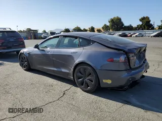 2022 Tesla Model S z VIN 5YJSA1E53NF462884, wystawiony jako Copart lot #62701915 z przebiegiem Nie podano mil oraz Szkoda całkowita • Salvage title. Historia ofert i sprzedaży dostępna na DreamBid. Obrazek 2.
