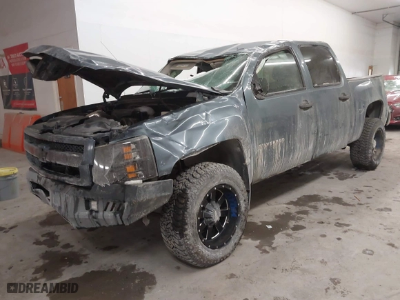 2011 Chevrolet Silverado 1500 LT with VIN 3GCPKSE33BG295102, listed as a IAAI auction lot 41557299 with 228,821 mi miles. Bid and sale history available at carsss.com. Image 18.