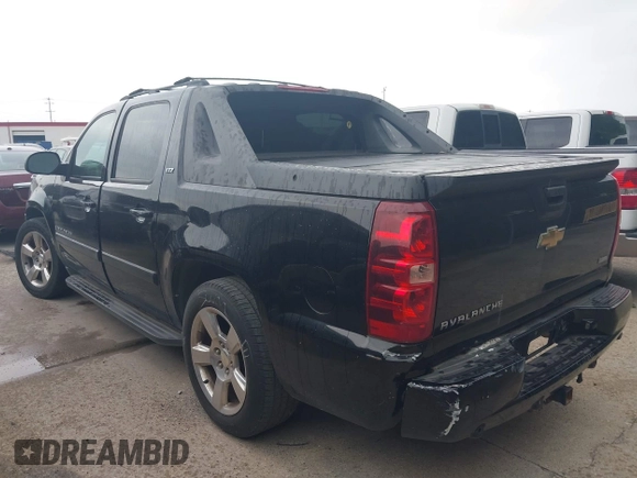 2007 Chevrolet Avalanche LTZ z VIN 3GNEC12077G263020, wystawiony jako IAAI lot #42297577 z przebiegiem 156 986 mil mil oraz . Historia ofert i sprzedaży dostępna na DreamBid. Obrazek 3.