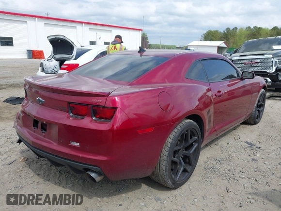 2010 Chevrolet Camaro 2SS z VIN 2G1FK1EJ4A9226280, wystawiony jako IAAI lot #41948102 z przebiegiem 72 619 mil mil oraz . Historia ofert i sprzedaży dostępna na DreamBid. Obrazek 4.