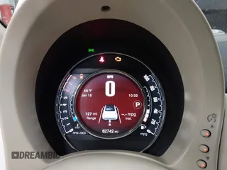 2017 FIAT 500 Pop z VIN 3C3CFFLR9HT697938, wystawiony jako IAAI lot #41444799 z przebiegiem 62 742 mil mil oraz . Historia ofert i sprzedaży dostępna na DreamBid. Obrazek 7.