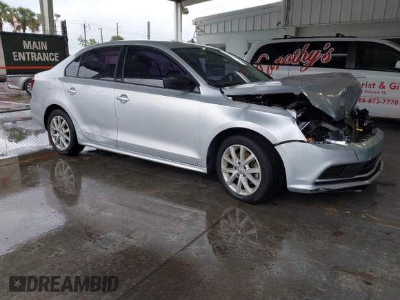 2016 Volkswagen Jetta Sedan 1.4T SE with VIN 3VWD67AJ2GM252658, listed as a IAAI auction lot 41757319 with 147,483 mi miles. Bid and sale history available at carsss.com. Image 1.