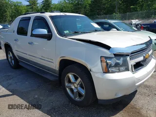2013 Chevrolet Avalanche LTZ z VIN 3GNTKGE71DG122204, wystawiony jako IAAI lot #42513923 z przebiegiem 152 733 mil mil oraz . Historia ofert i sprzedaży dostępna na DreamBid. Obrazek 1.