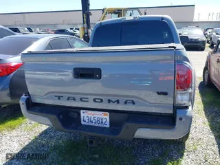 2020 Toyota Tacoma 2WD SR5 with VIN 3TMAZ5CN0LM117769, listed as a IAAI auction lot 41769811 with 33,263 mi miles. Bid and sale history available at carsss.com. Image 17.