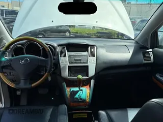 2007 Lexus RX 350 z VIN 2T2HK31U07C044365, wystawiony jako Copart lot #58370465 z przebiegiem 131 579 mil mil oraz Czysty tytuł • Clean title. Historia ofert i sprzedaży dostępna na DreamBid. Obrazek 9.