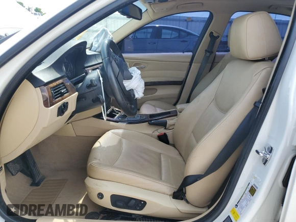 2008 BMW 3 Series 328xi z VIN WBAVC93578K042039, wystawiony jako Copart lot #63218255 z przebiegiem Nie podano mil oraz Szkoda całkowita • Salvage title. Historia ofert i sprzedaży dostępna na DreamBid. Obrazek 7.
