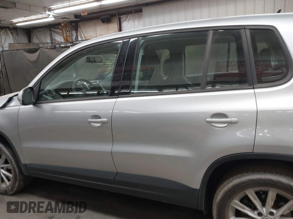 2017 Volkswagen Tiguan S with VIN WVGBV7AX6HK042814, listed as a IAAI auction lot 41742587 with 89,086 mi miles and . Bid and sale history available at DreamBid. Image 14.