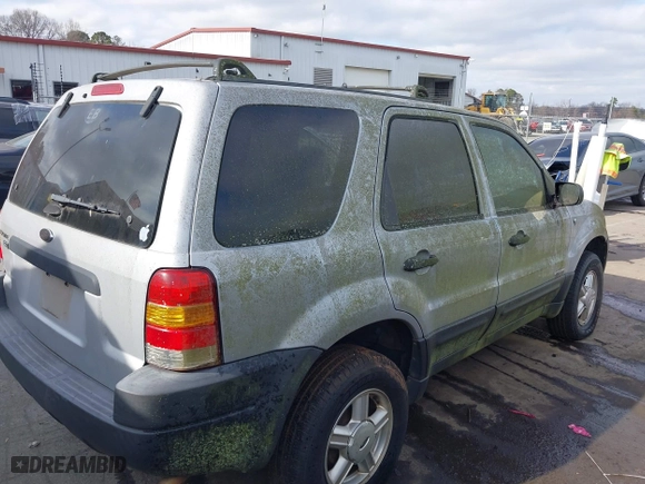 2002 Ford Escape XLT Choice with VIN 1FMYU03172KD11228, listed as a IAAI auction lot 41556852 with 250,677 mi miles. Bid and sale history available at carsss.com. Image 6.