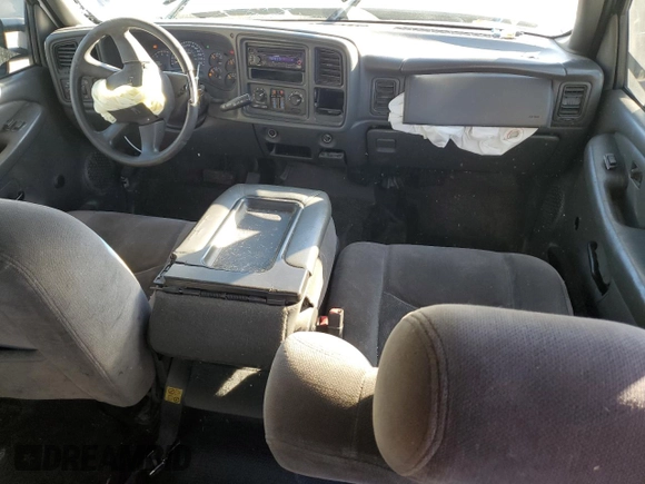 2005 GMC Sierra 1500 with VIN 1GDHC23215F894447, listed as a Copart auction lot 85680264 with 270,936 mi miles and Salvage Title. Bid and sale history available at DreamBid. Image 8.