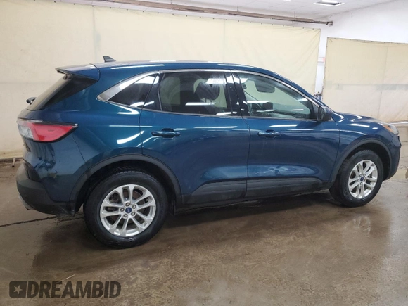 2020 Ford Escape SE z VIN 1FMCU9G6XLUC11649, wystawiony jako Copart lot #58934695 z przebiegiem 109 495 mil mil oraz Czysty tytuł • Clean title. Historia ofert i sprzedaży dostępna na DreamBid. Obrazek 3.