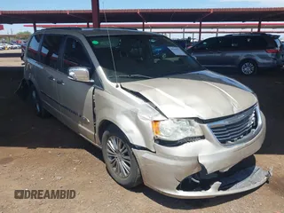 2014 Chrysler Town & Country Touring-L with VIN 2C4RC1CG8ER133776, listed as a IAAI auction lot 40100472 with 156,195 mi miles. Bid and sale history available at carsss.com. Image 1.