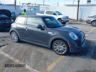 2015 MINI Hardtop S z VIN WMWXP7C59F2A60317, wystawiony jako IAAI lot #41703020 z przebiegiem 61 095 mil mil oraz . Historia ofert i sprzedaży dostępna na DreamBid. Obrazek 1.