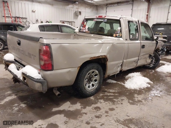 2006 Chevrolet Silverado 1500 LS with VIN 1GCEC19V46Z180282, listed as a IAAI auction lot 41612230 with 180,898 mi miles. Bid and sale history available at carsss.com. Image 4.