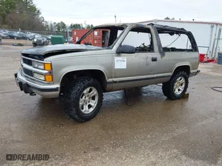1998 Chevrolet Tahoe with VIN 3GNEK18R0WG121275, listed as a IAAI auction lot 41721304 with 1 mi miles. Bid and sale history available at carsss.com. Image 2.