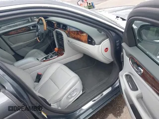 2006 Jaguar XJ with VIN SAJWA71B16SG50490, listed as a IAAI auction lot 41964002 with 114,270 mi miles. Bid and sale history available at carsss.com. Image 5.
