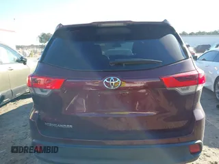 2018 Toyota Highlander LE z VIN 5TDZARFH2JS040424, wystawiony jako IAAI lot #41153516 z przebiegiem 112 246 mil mil oraz . Historia ofert i sprzedaży dostępna na DreamBid. Obrazek 16.